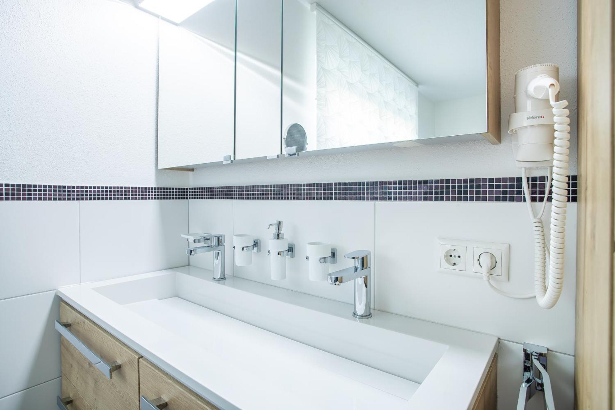 Hébergement de vacances H19 - Modernes 145qm, 3sz, Wellnessbereich Mit Sauna Und Dachterrasse Mit Panoramablick, Kuehlen Und Heizen Mit Geothermie