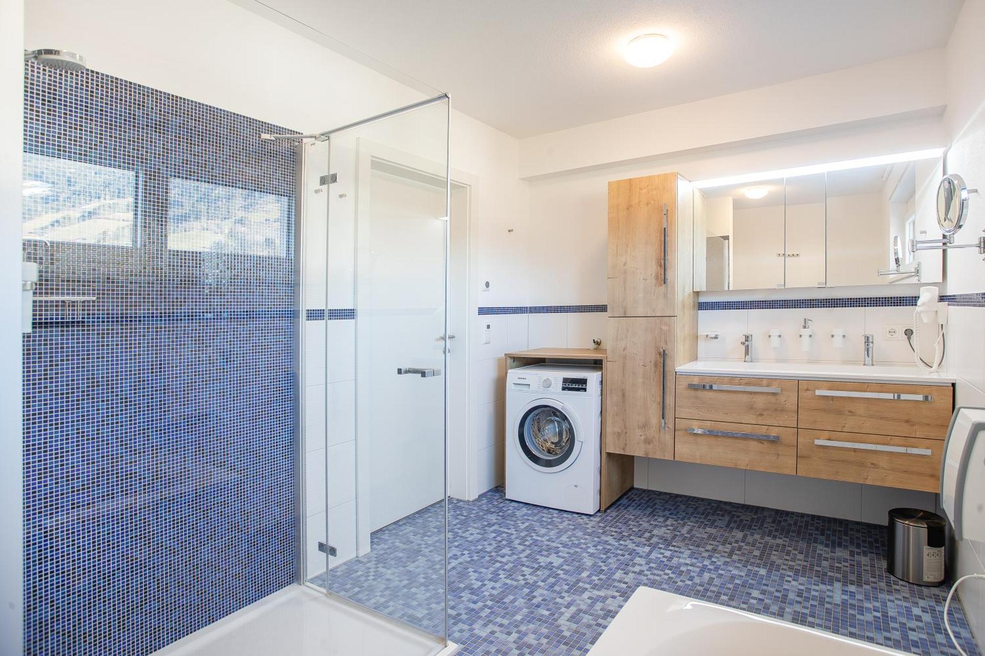 H19 - Modernes 145qm, 3sz, Wellnessbereich Mit Sauna Und Dachterrasse Mit Panoramablick, Kuehlen Und Heizen Mit Geothermie Fügen