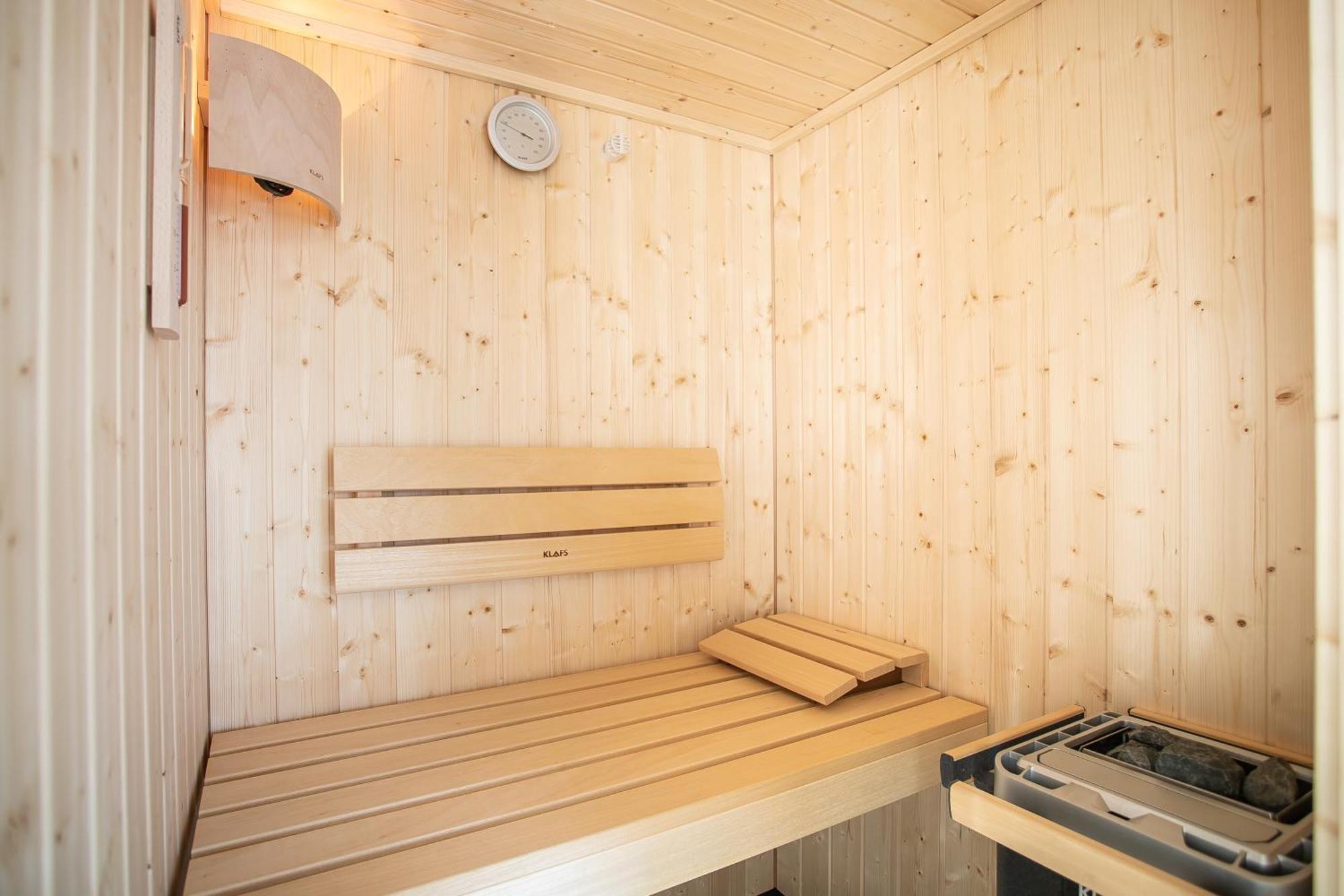 H19: Modern Wellness Retreat With Panoramic Rooftop Terrace Fuegen