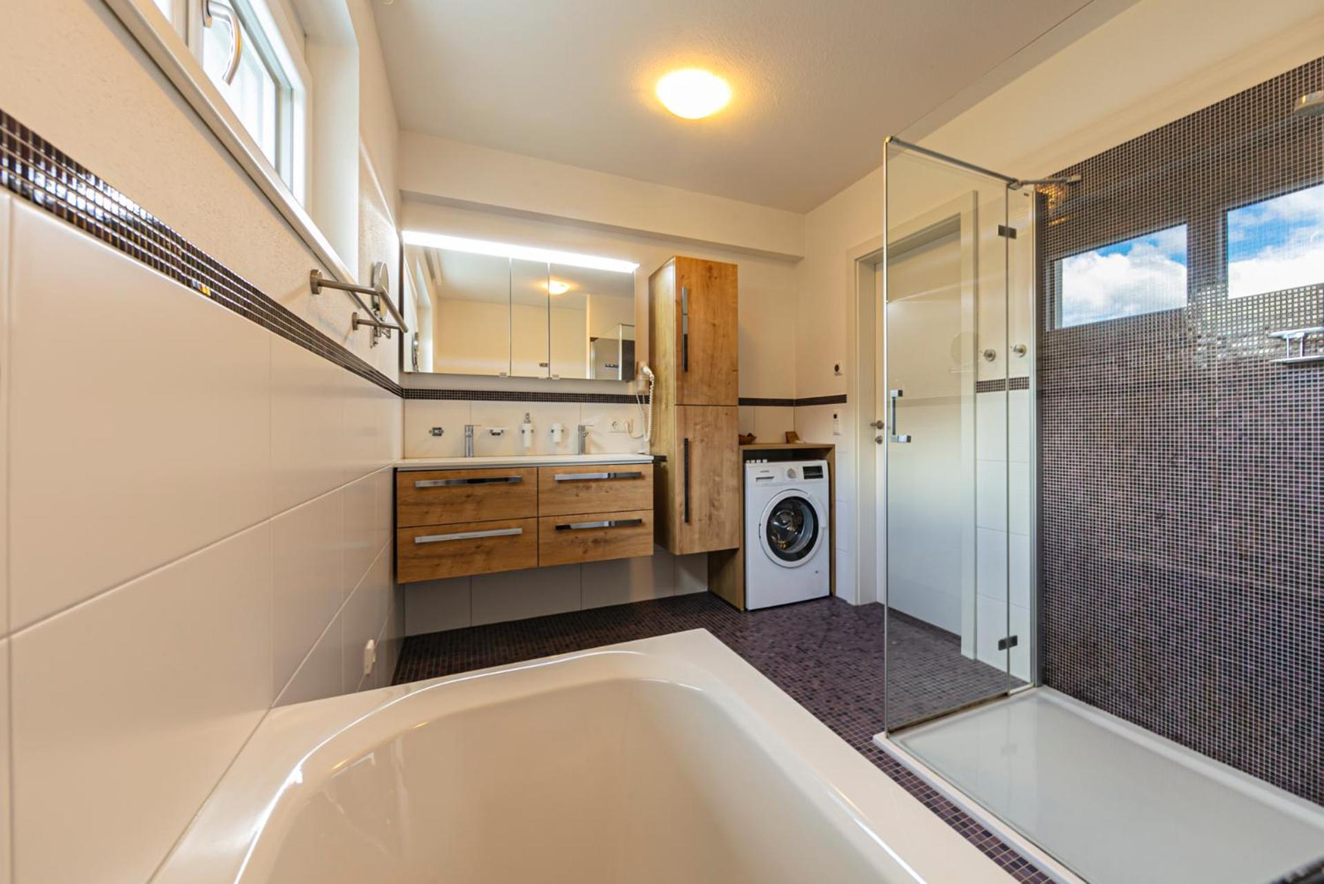 Hébergement de vacances H19 - Modernes 145qm, 3sz, Wellnessbereich Mit Sauna Und Dachterrasse Mit Panoramablick, Kuehlen Und Heizen Mit Geothermie Fügen